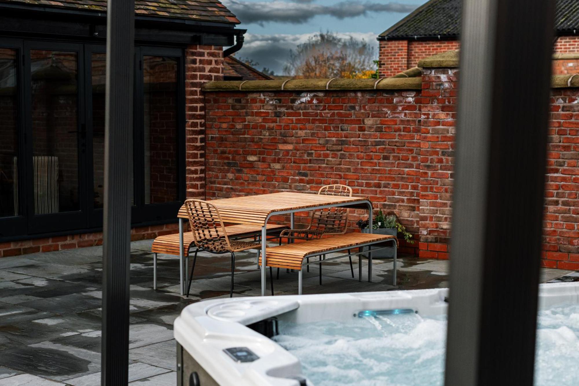 Villa Pigeon House - Unique Barn With Private Garden, Hot Tub And Wood Burner Shrewsbury Exterior foto