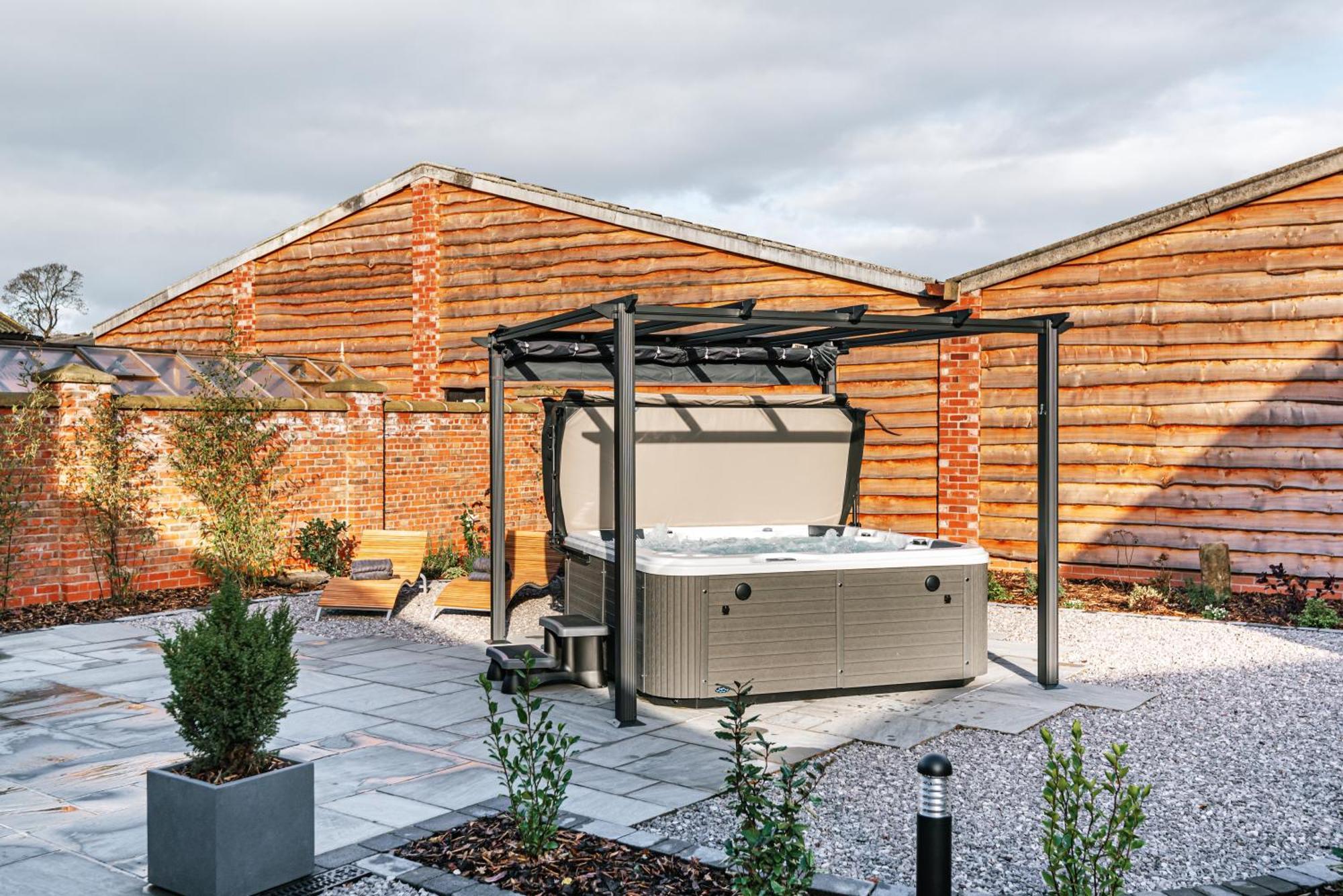 Villa Pigeon House - Unique Barn With Private Garden, Hot Tub And Wood Burner Shrewsbury Exterior foto